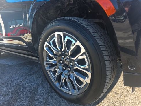 Used 2024 GMC Yukon XL Denali Ultimate image 12