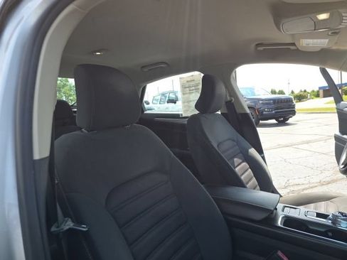 Used 2017 Ford Fusion SE FWD image 31