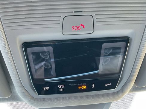 Used 2025 Volkswagen Atlas SE image 29