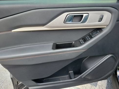 Certified 2025 Ford Explorer Active w/ Active Comfort Package RWD image 16