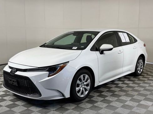 Used 2024 Toyota Corolla LE FWD image 2