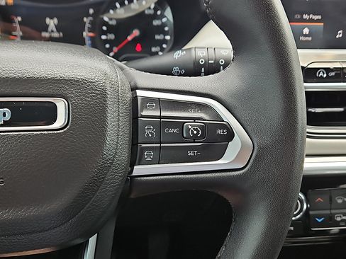 Used 2025 Jeep Compass Limited AWD/4WD image 18