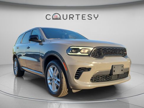 Used 2023 Dodge Durango GT image 4