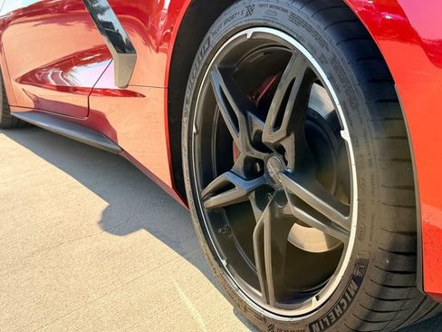 Used 2021 Chevrolet Corvette Stingray Premium Conv w/ Z51 Performance Package RWD image 18