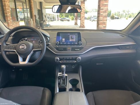 Certified 2025 Nissan Altima 2.5 SV FWD image 16