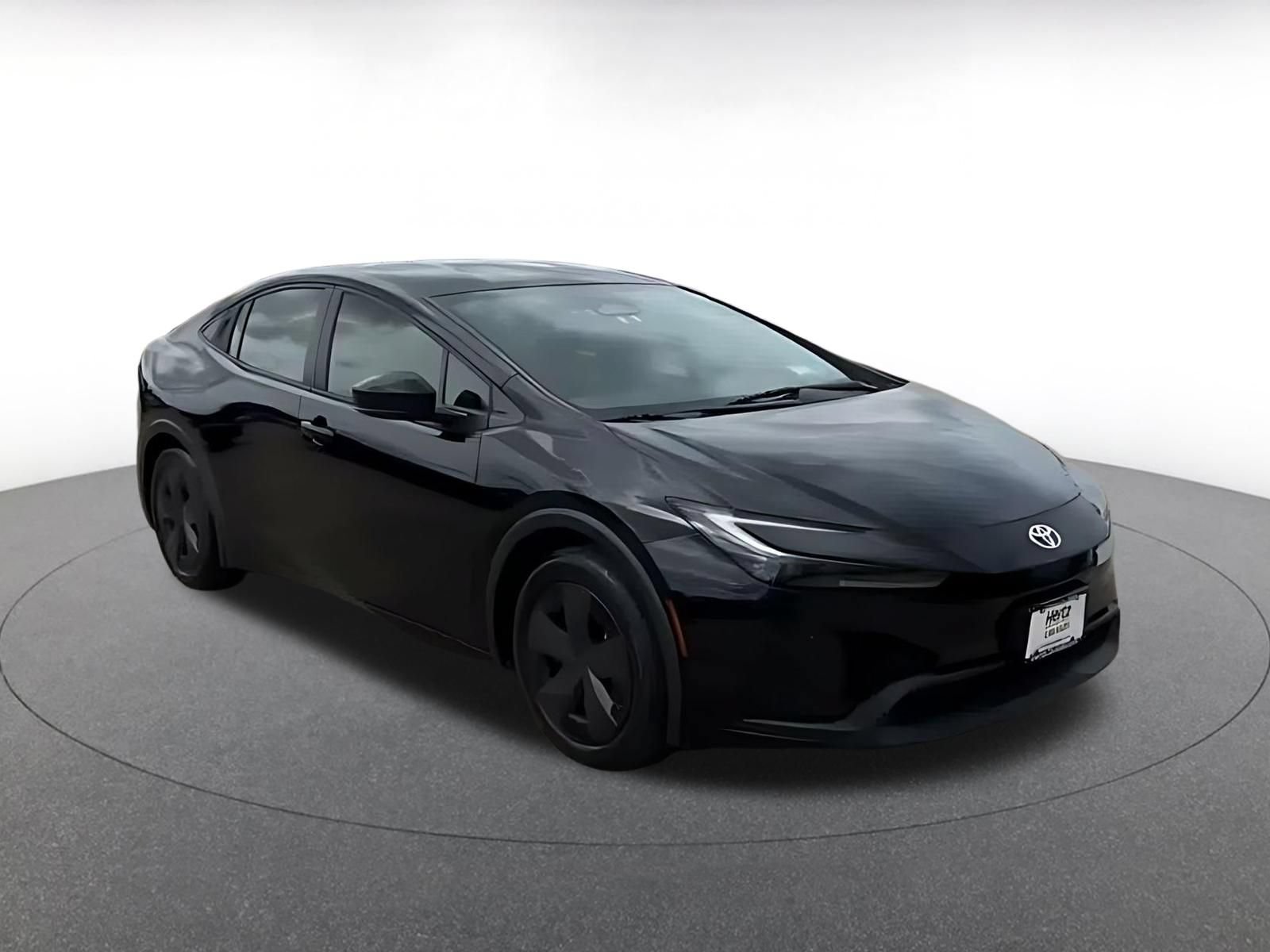 Used 2023 Toyota Prius LE FWD image 2