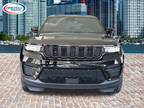 Used 2024 Jeep Grand Cherokee Altitude RWD image 8