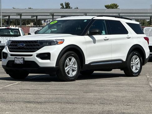 Certified 2024 Ford Explorer XLT RWD image 7