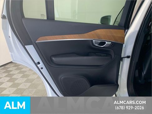 Used 2024 Volvo XC90 B6 Plus image 31