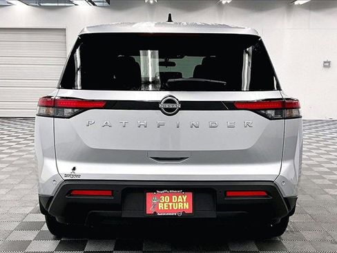 New 2025 Nissan Pathfinder S image 4