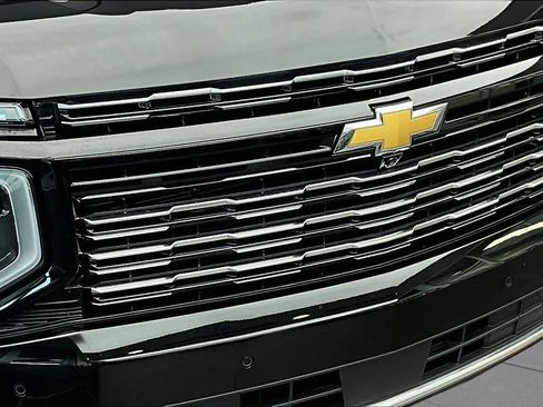 Used 2025 Chevrolet Suburban High Country w/ Sun And Tow Package AWD/4WD image 32