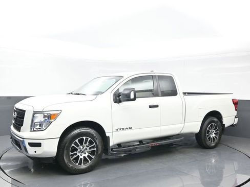 Used 2024 Nissan Titan SV w/ SV Utility Package image 2