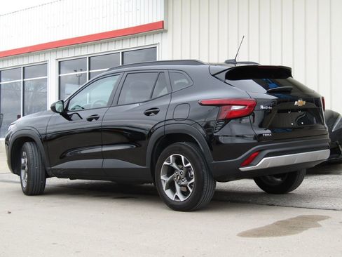 Used 2025 Chevrolet Trax LT image 10