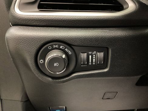 New 2026 Chrysler Pacifica Select image 18