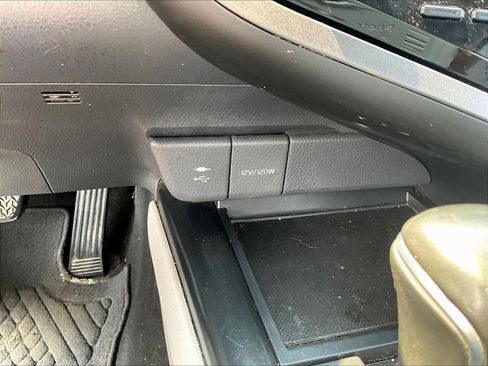 Used 2018 Toyota Camry SE w/ Convenience Package FWD image 16