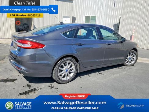 Used 2017 Ford Fusion SE w/ Fusion SE Technology Package FWD image 4