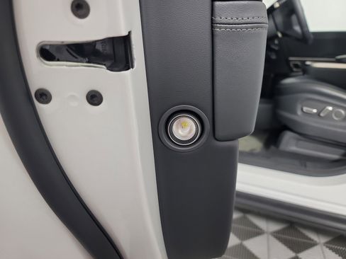 Used 2024 Rivian R1S Adventure AWD/4WD image 32