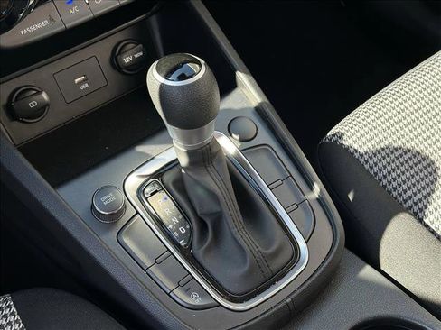 Used 2023 Hyundai Kona SE w/ Cargo Package image 16