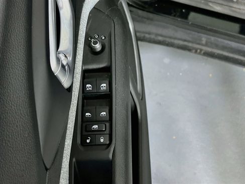 Used 2023 Jeep Compass Latitude AWD/4WD image 17