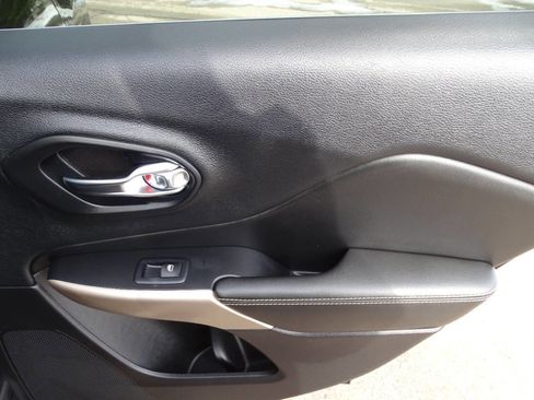 Used 2017 Jeep Cherokee Limited w/ Luxury Group image 42