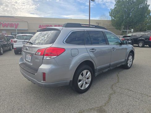 Used 2011 Subaru Outback 2.5i Premium image 5