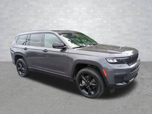 Used 2025 Jeep Grand Cherokee L Altitude AWD/4WD image 2