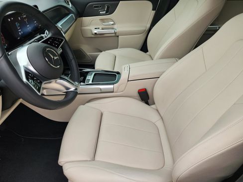 Used 2025 Mercedes-Benz GLB 250 image 6