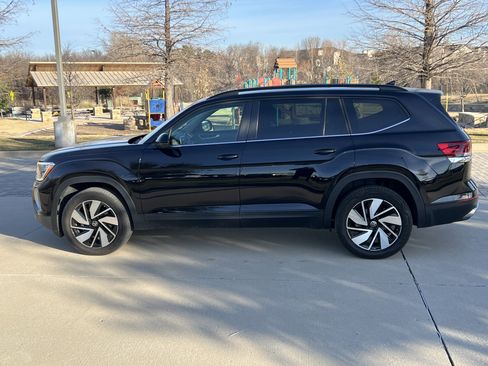 Certified 2025 Volkswagen Atlas SE w/ Panoramic Sunroof Package image 7