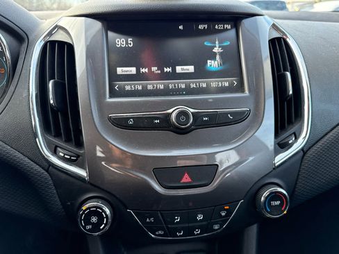 Used 2017 Chevrolet Cruze LT image 9