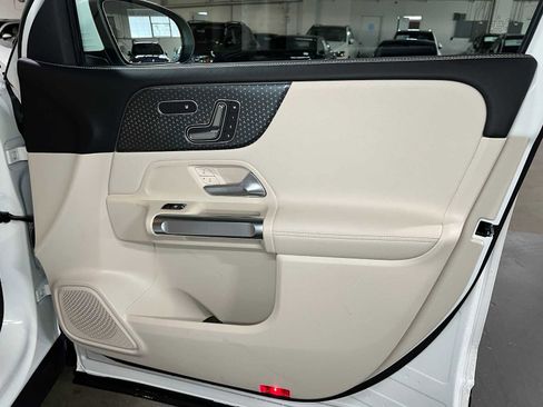 Certified 2025 Mercedes-Benz GLB 250 4MATIC image 10