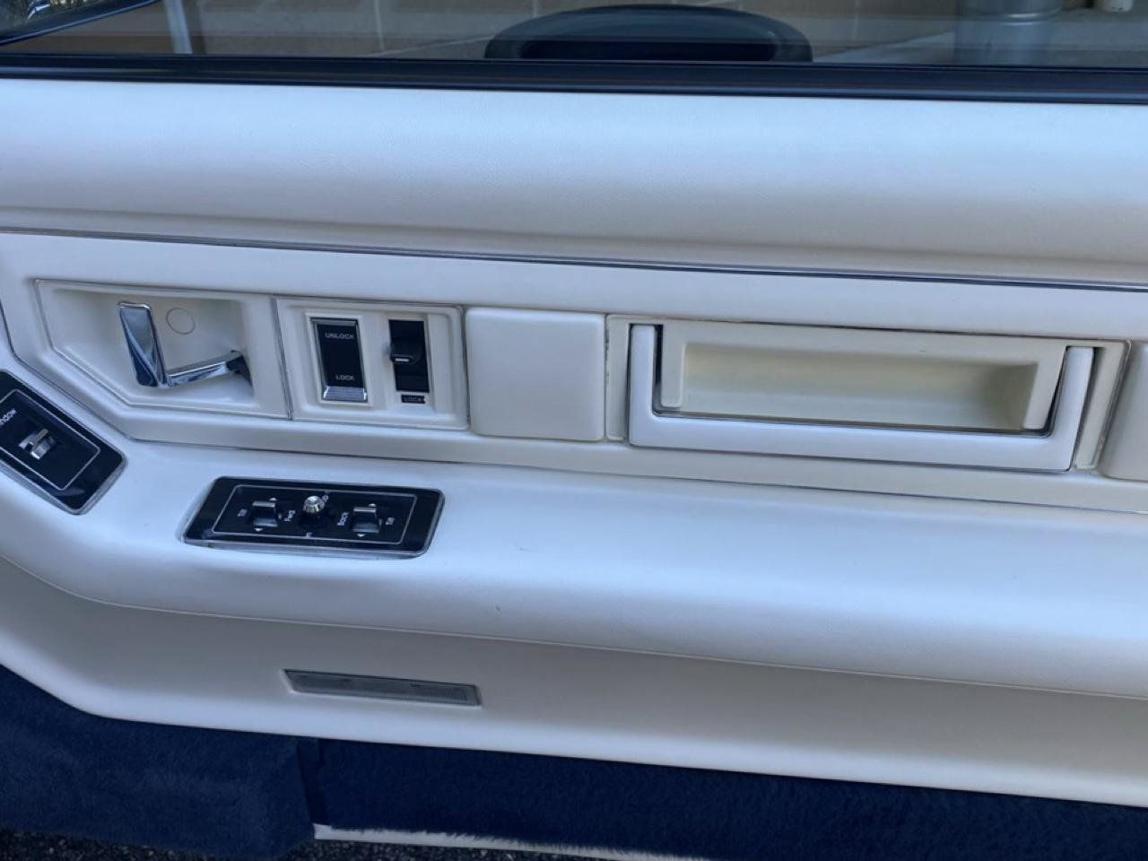 Used 1991 Cadillac Eldorado Coupe FWD image 16