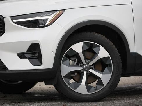 Certified 2026 Volvo XC40 B5 Plus AWD/4WD image 19