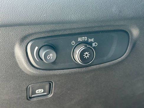 Used 2024 GMC Terrain SLE FWD image 23