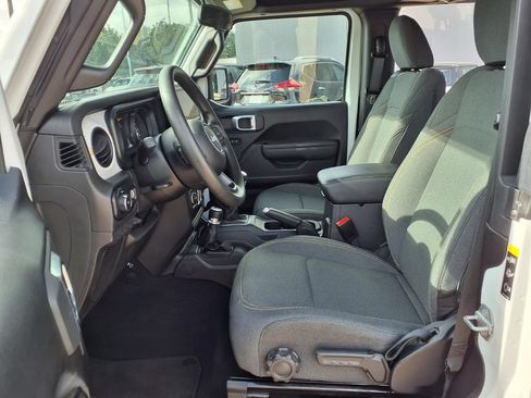 Used 2025 Jeep Wrangler Sport AWD/4WD image 10