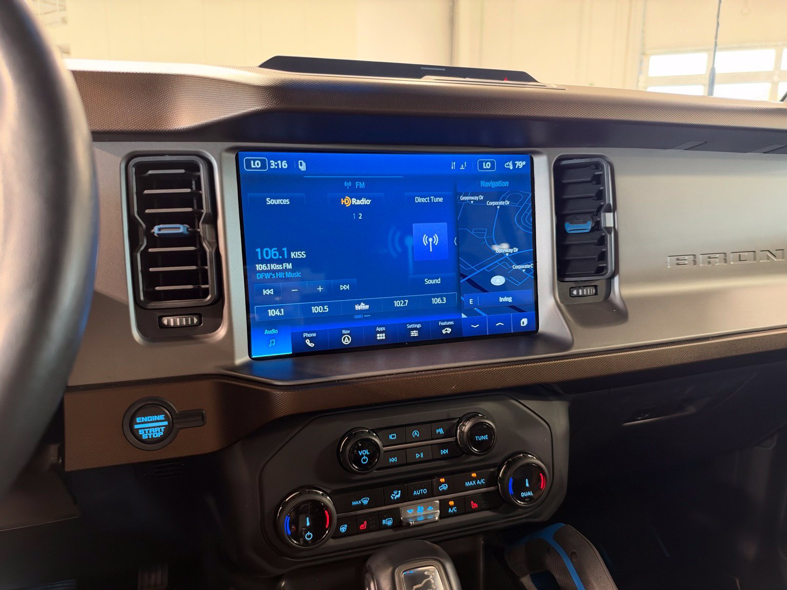 Used 2022 Ford Bronco Outer Banks AWD/4WD image 25