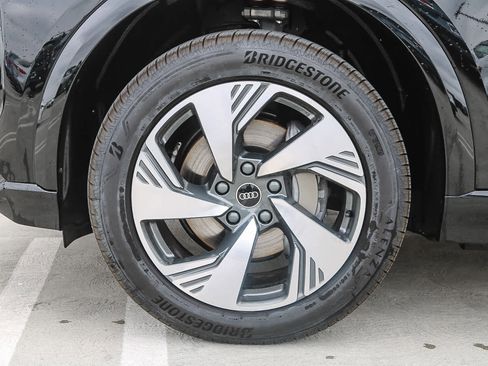 Used 2025 Audi Q6 e-tron Premium w/ Convenience Package image 11