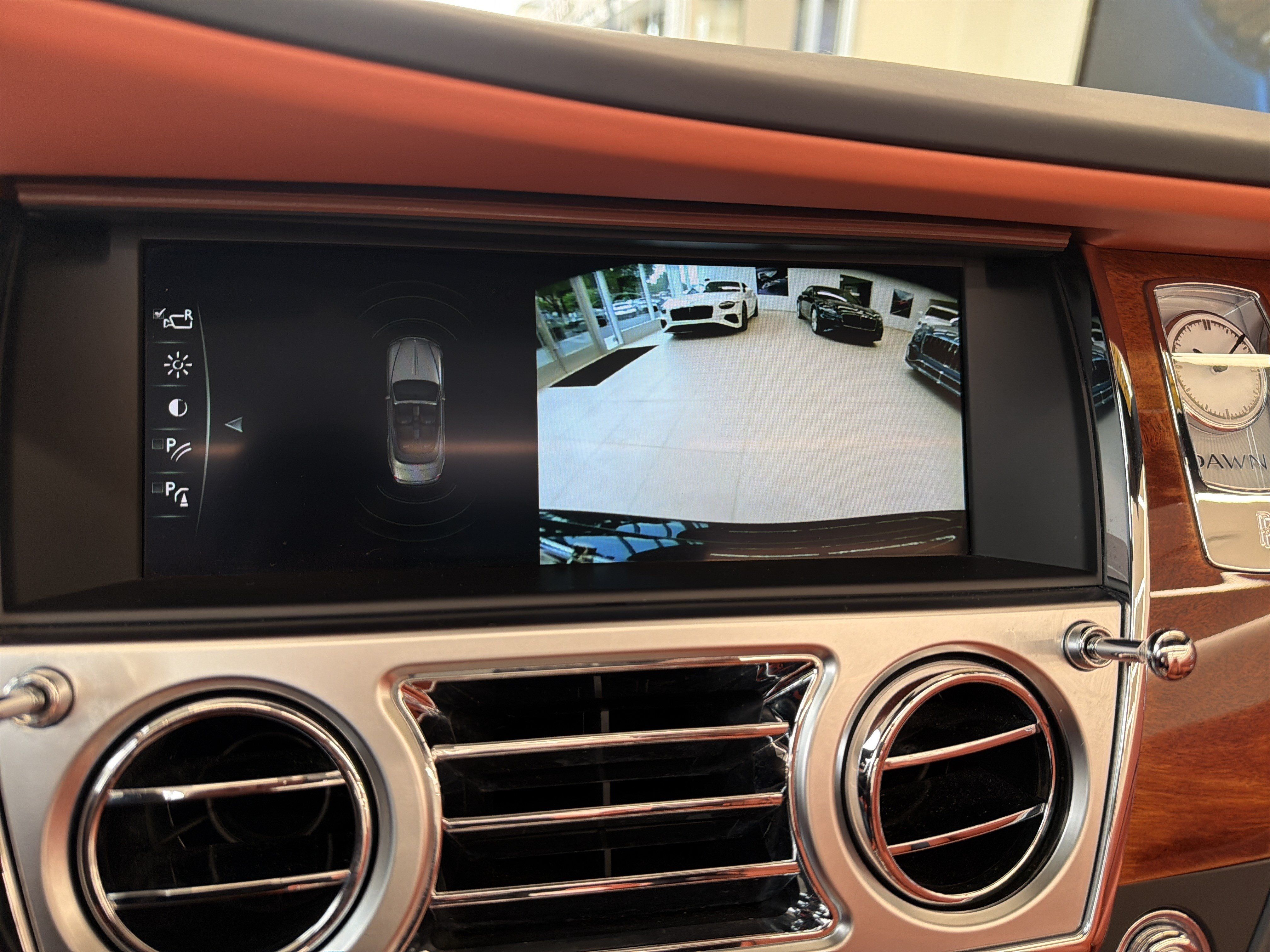 Certified 2018 Rolls-Royce Dawn RWD image 24
