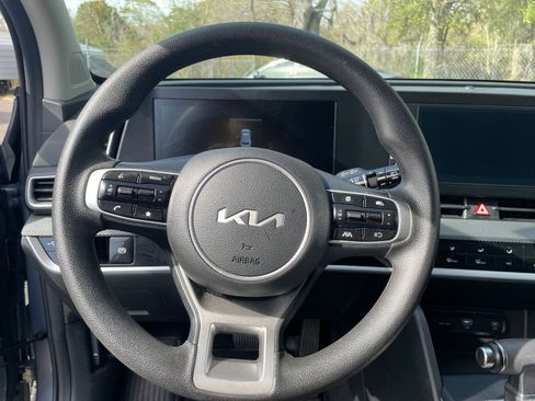 Used 2025 Kia Sportage LX FWD image 22
