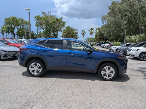 Used 2024 Chevrolet Trax LS w/ Driver Confidence Package FWD image 3
