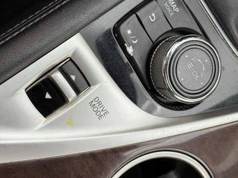 Used 2017 INFINITI Q60 3.0t Sport image 34