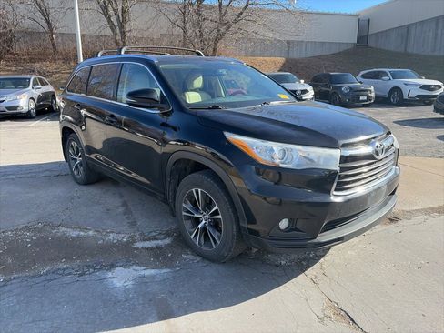 Used 2016 Toyota Highlander XLE image 3