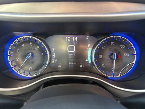 Certified 2024 Chrysler Pacifica Touring-L FWD image 27