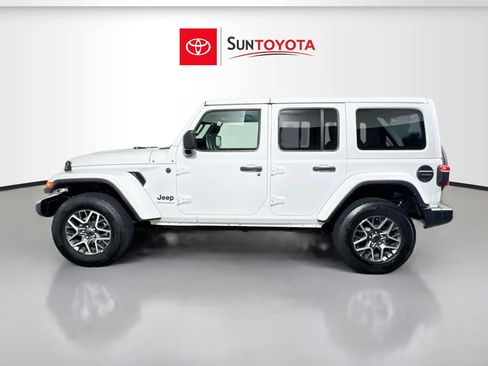 Used 2025 Jeep Wrangler Unlimited Sahara AWD/4WD image 7