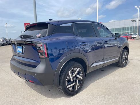 Certified 2025 Nissan Kicks SV FWD image 5