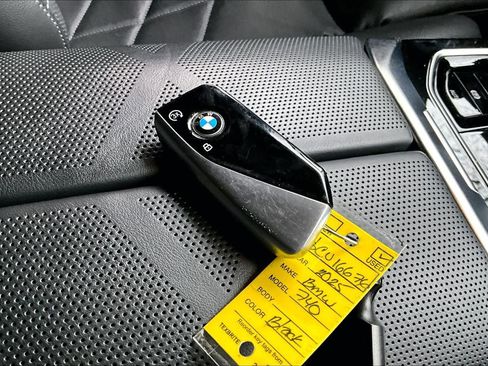 Used 2025 BMW 740i image 14