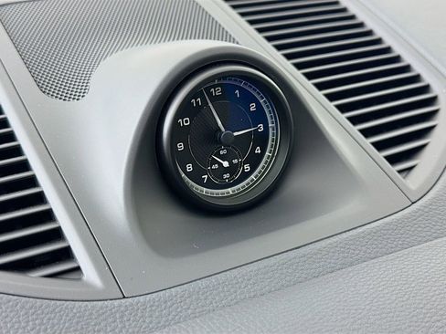 Certified 2025 Porsche Macan image 18