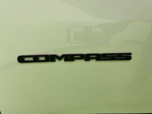 Used 2018 Jeep Compass Trailhawk w/ Cold Weather Group AWD/4WD image 15