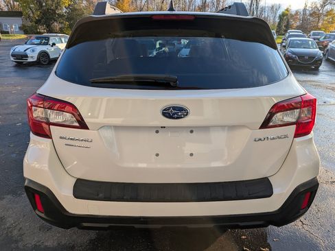Used 2019 Subaru Outback 2.5i Premium image 12
