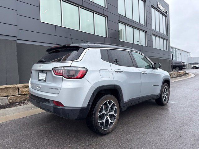 Used 2025 Jeep Compass Limited AWD/4WD image 3