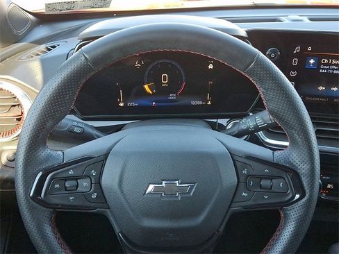 Used 2024 Chevrolet Trax RS w/ Driver Confidence Package image 18